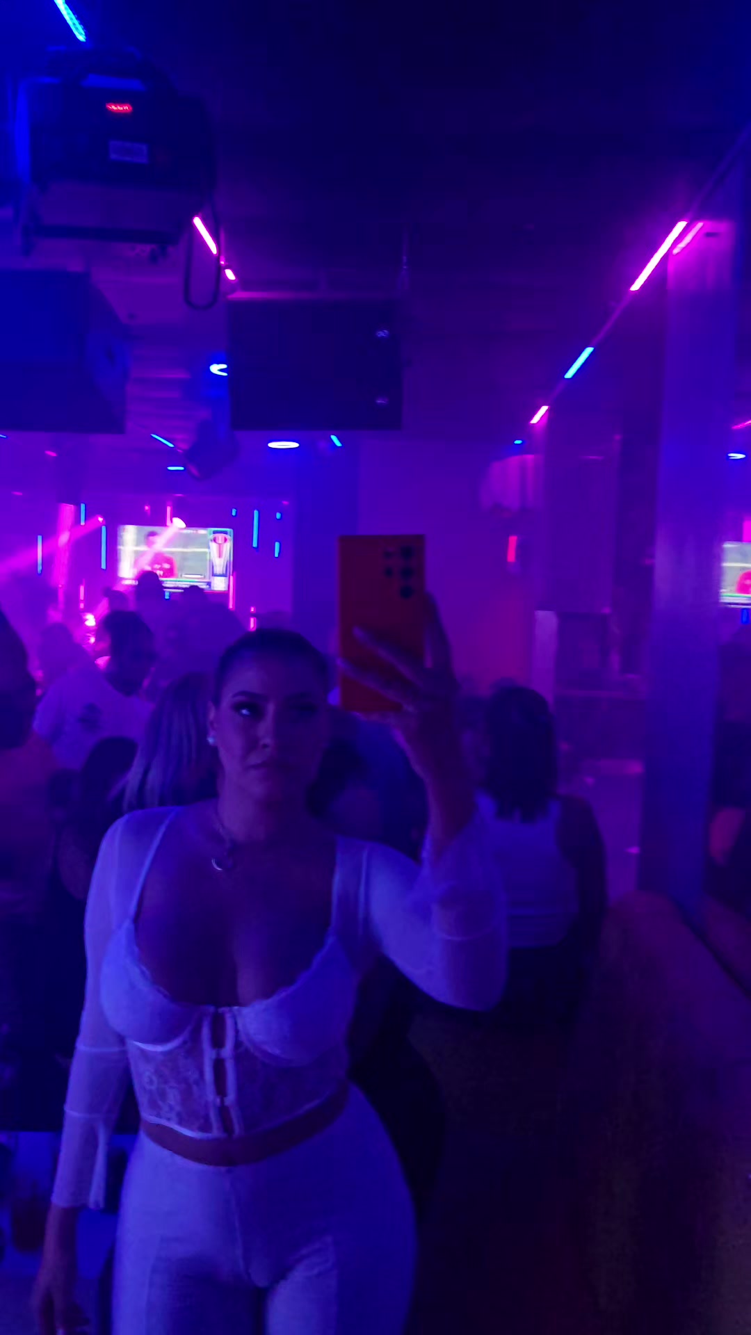 @Alejandra Rubio💄🎤