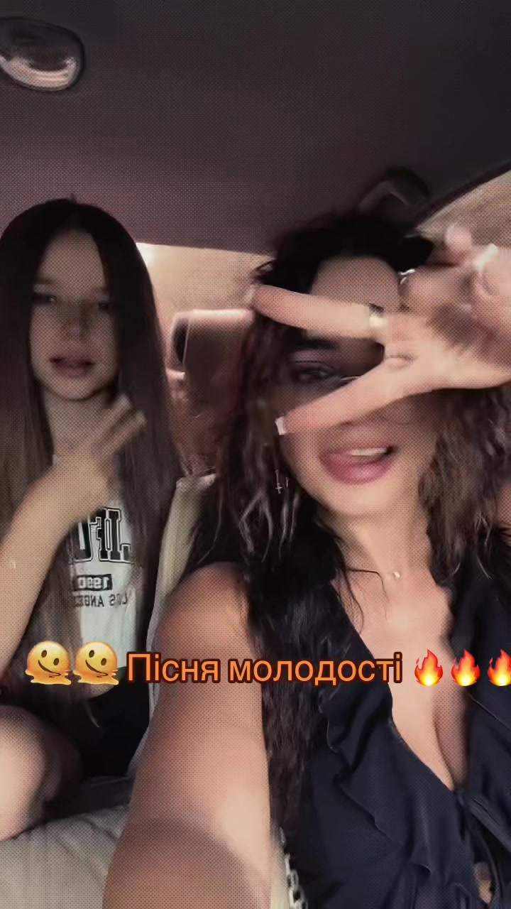 @Оленка _зміючка