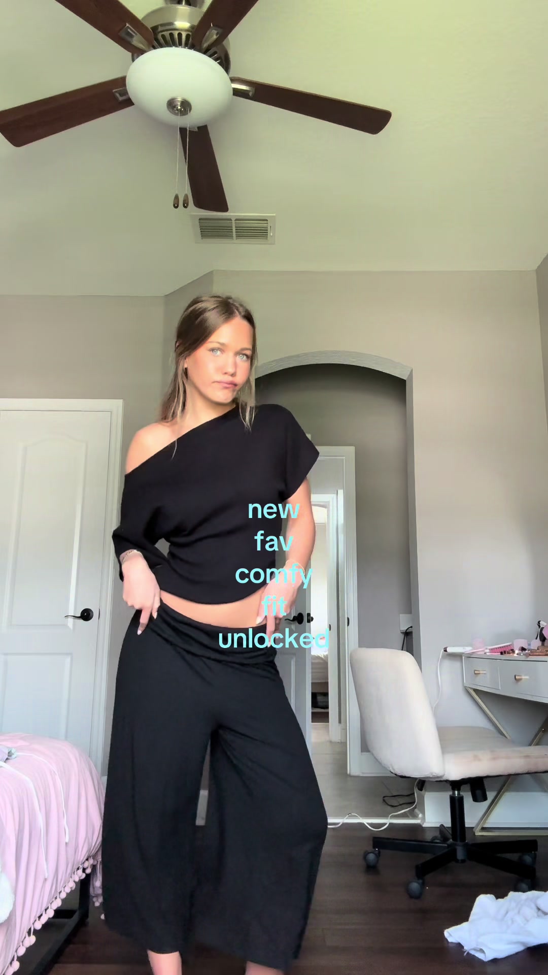 @shopchloemhollis