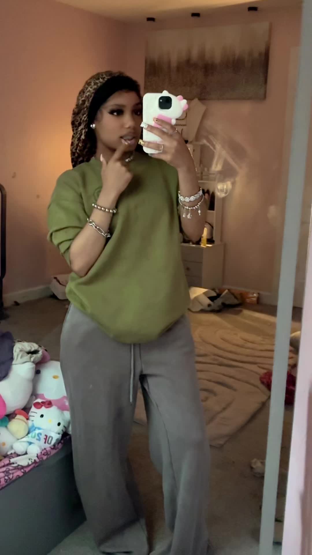 @𝐤𝐦𝐨𝐧𝐞𝐲