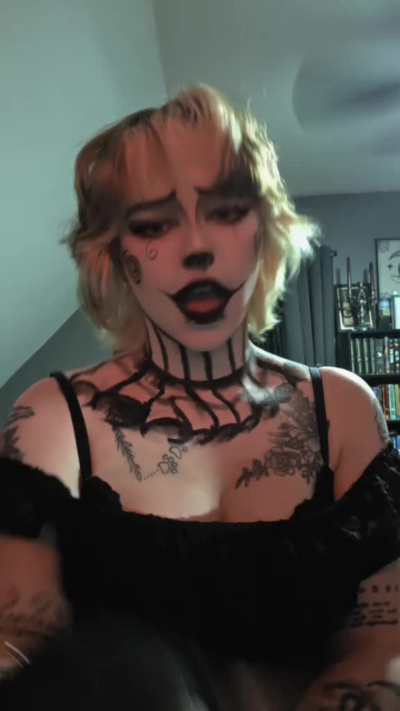 @Jinx ☠️🖤🩸