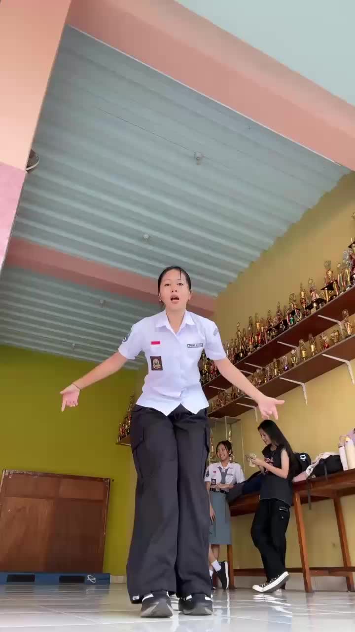 @𝐜𝐞𝐥𝐢𝐧𝐞.