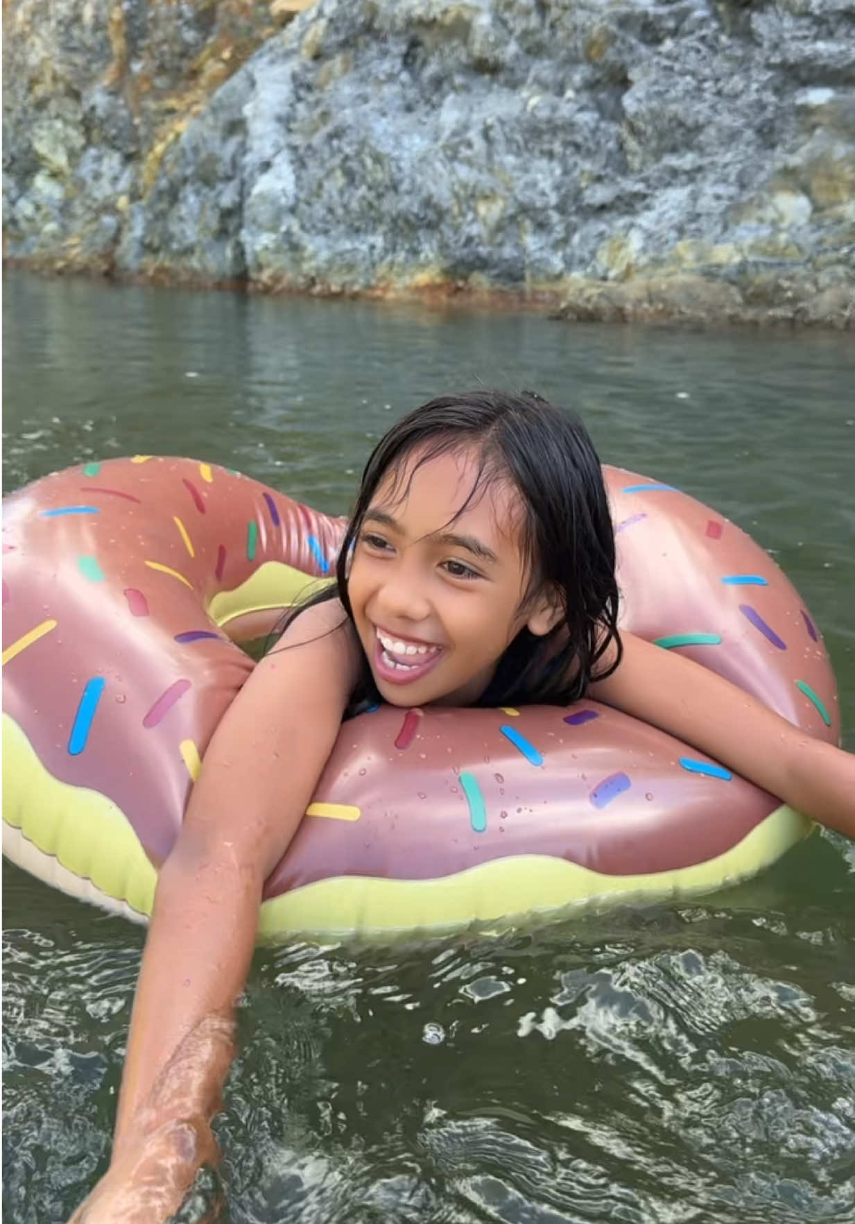 @queeniedawson_