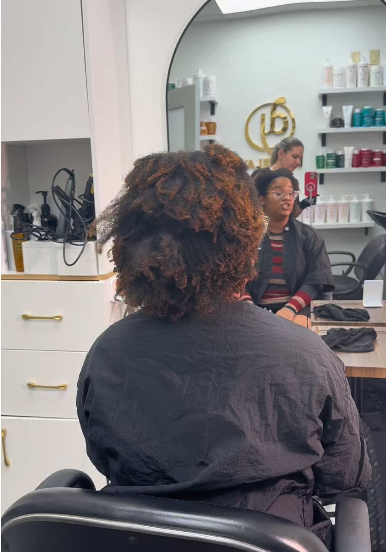 @DESTELAYR® SALON