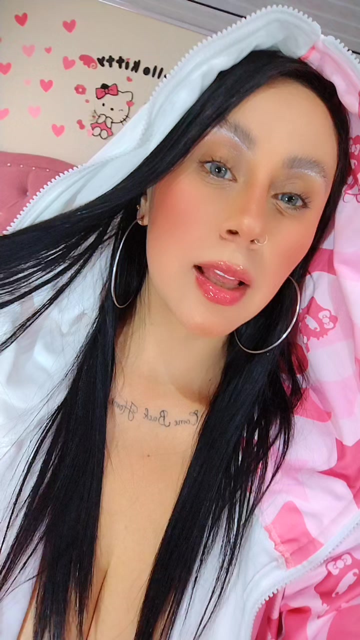 @BELLA TORRES