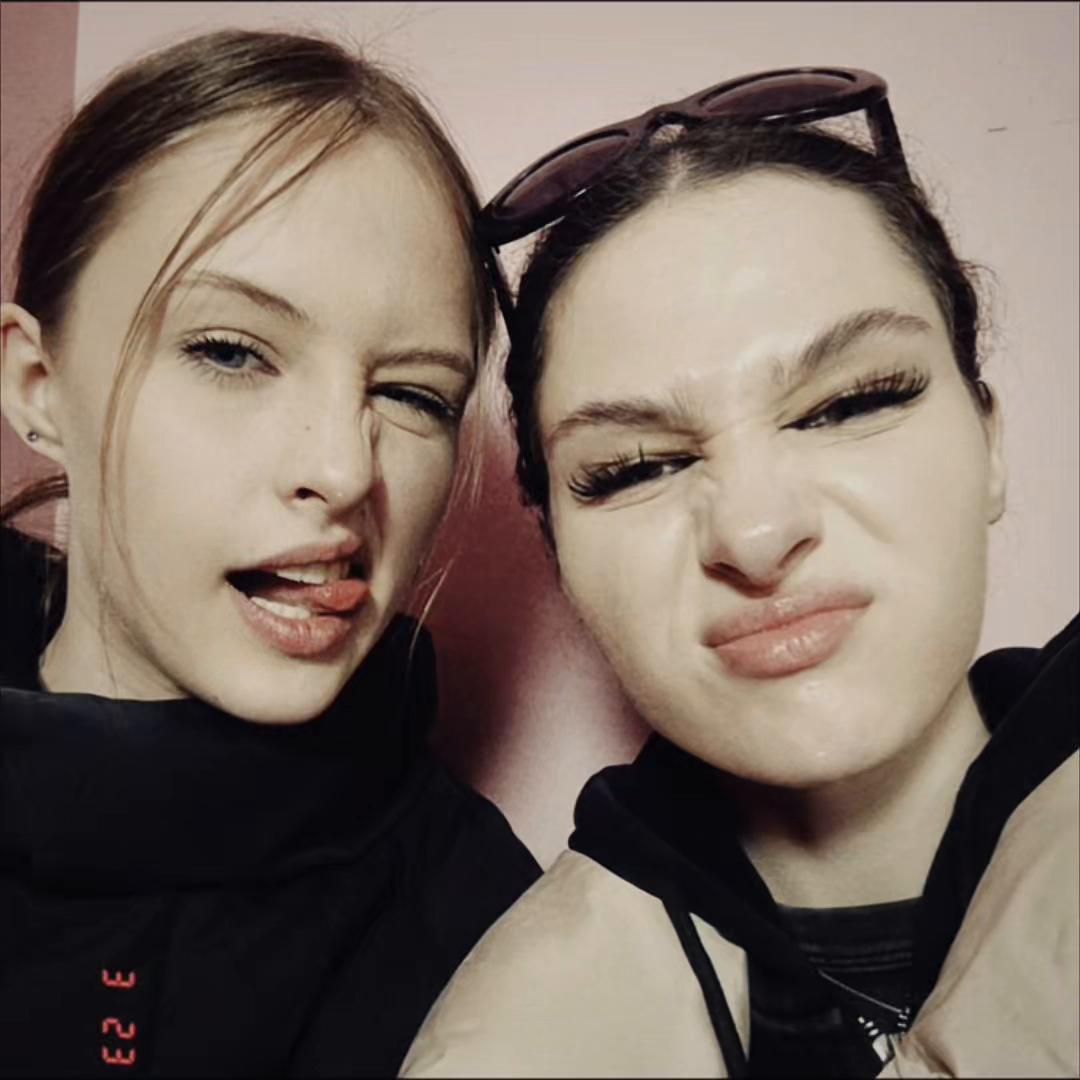 @av8