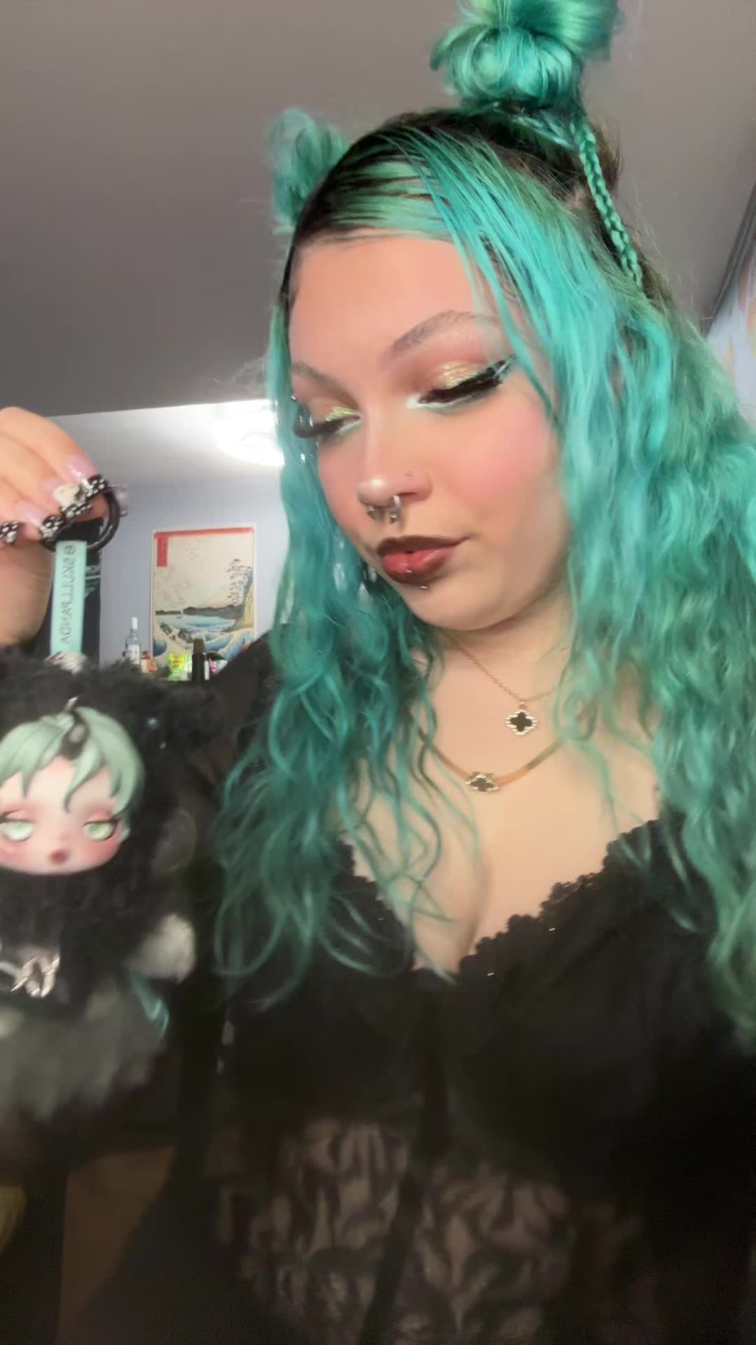 @mshellolitty