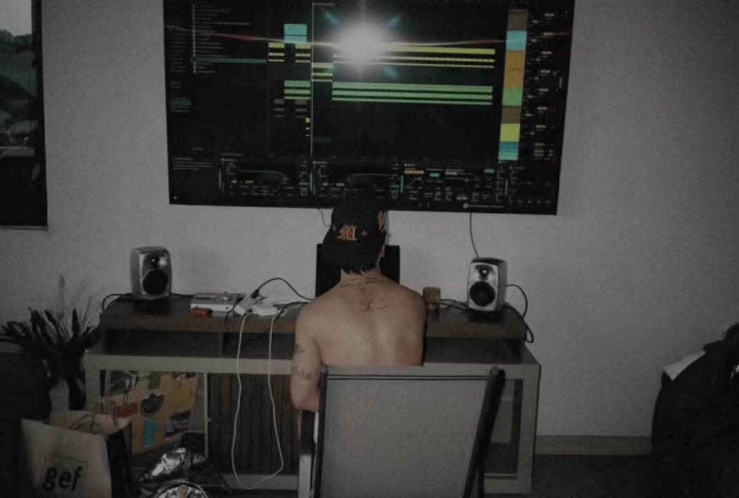 @🎧