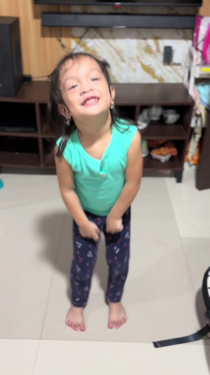 @Astrideyah used clothing sho