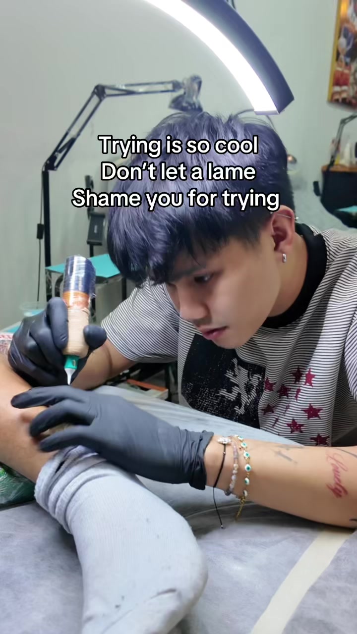 @Dixontats