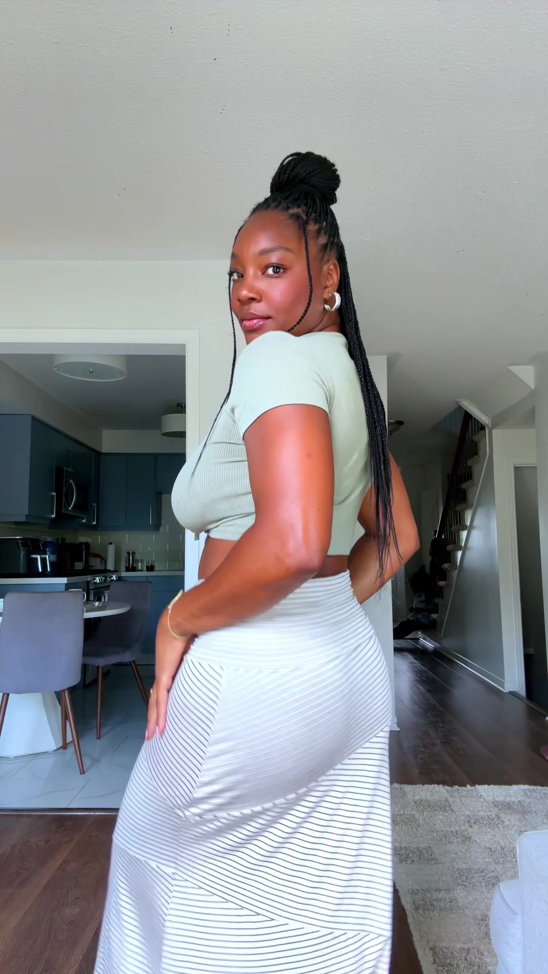 @HoneyB🐝| Solo Traveler