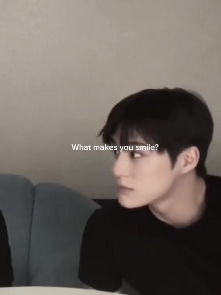 @(.◜◡◝ )