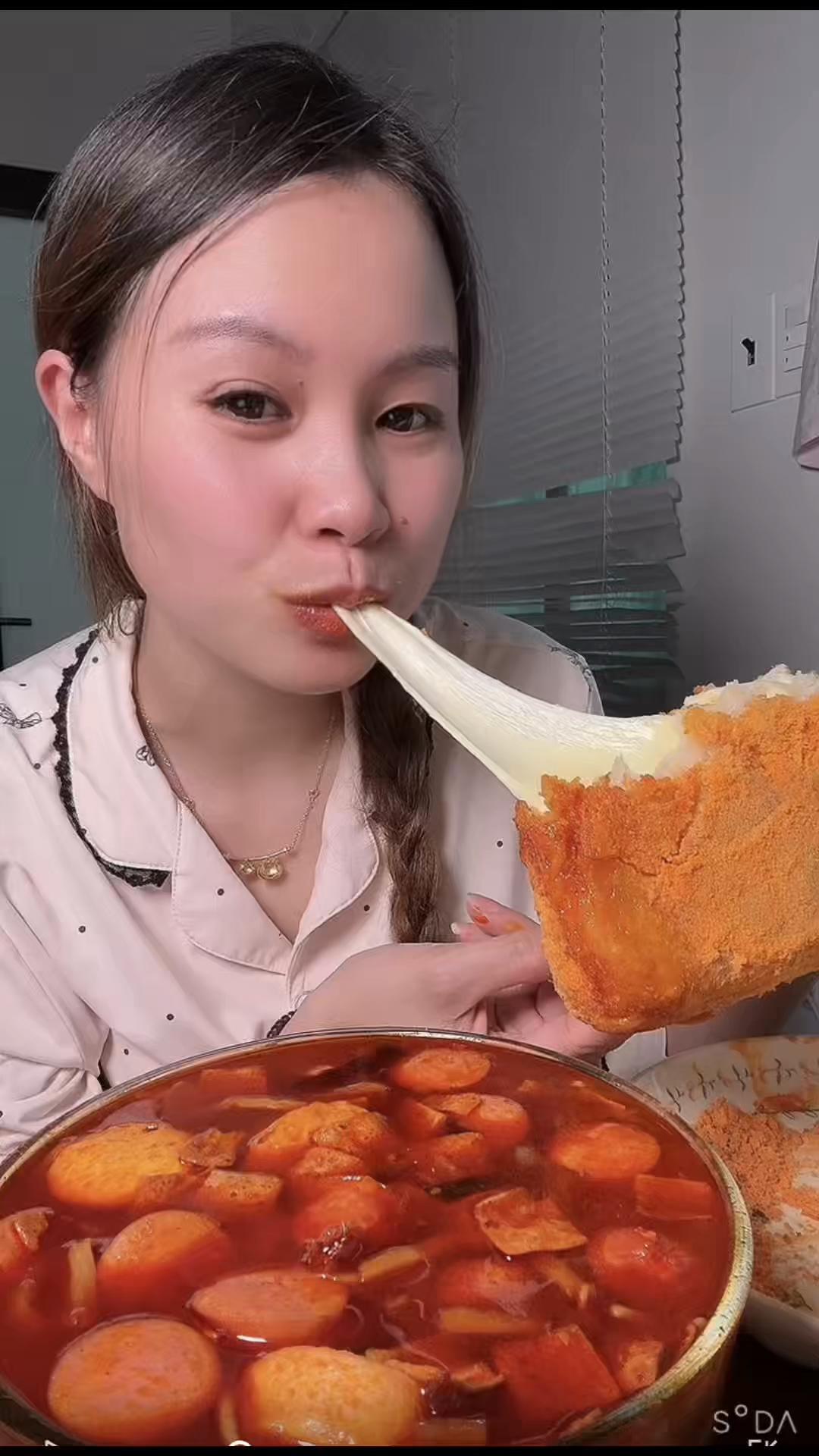 @Thích ăn vặt về đêm 🍱