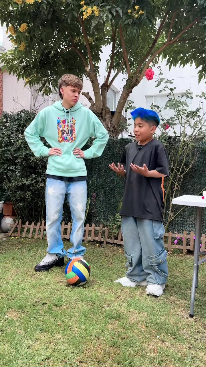 @S A N T I