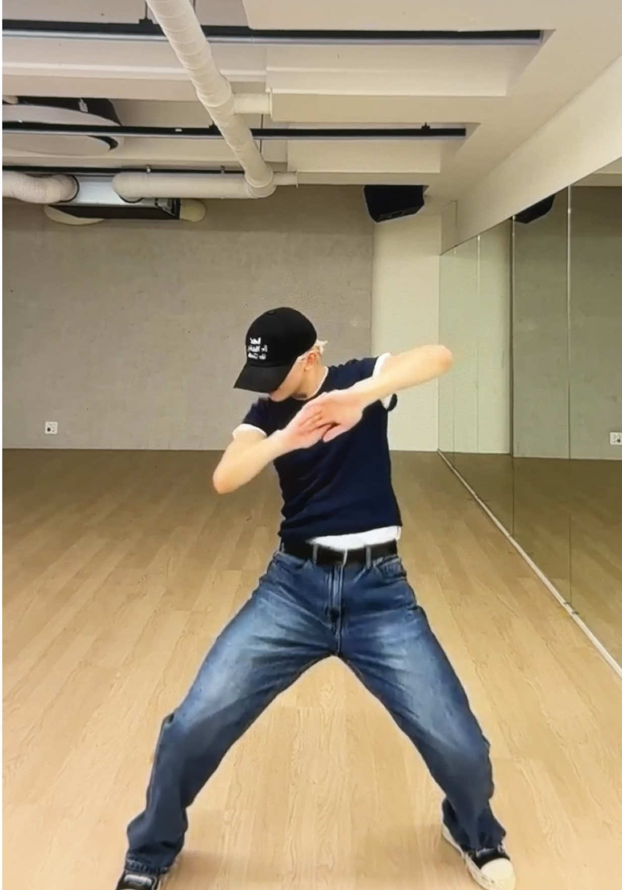 @ꜱᴋʏʟᴀɴᴅᴠɪᴀʟᴀᝰ.ᐟ