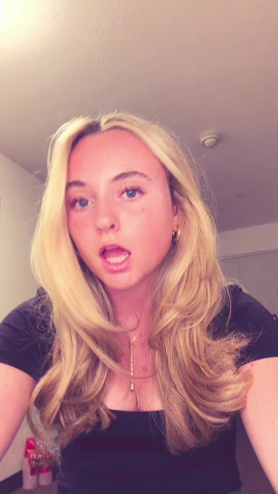 @Juliaaa