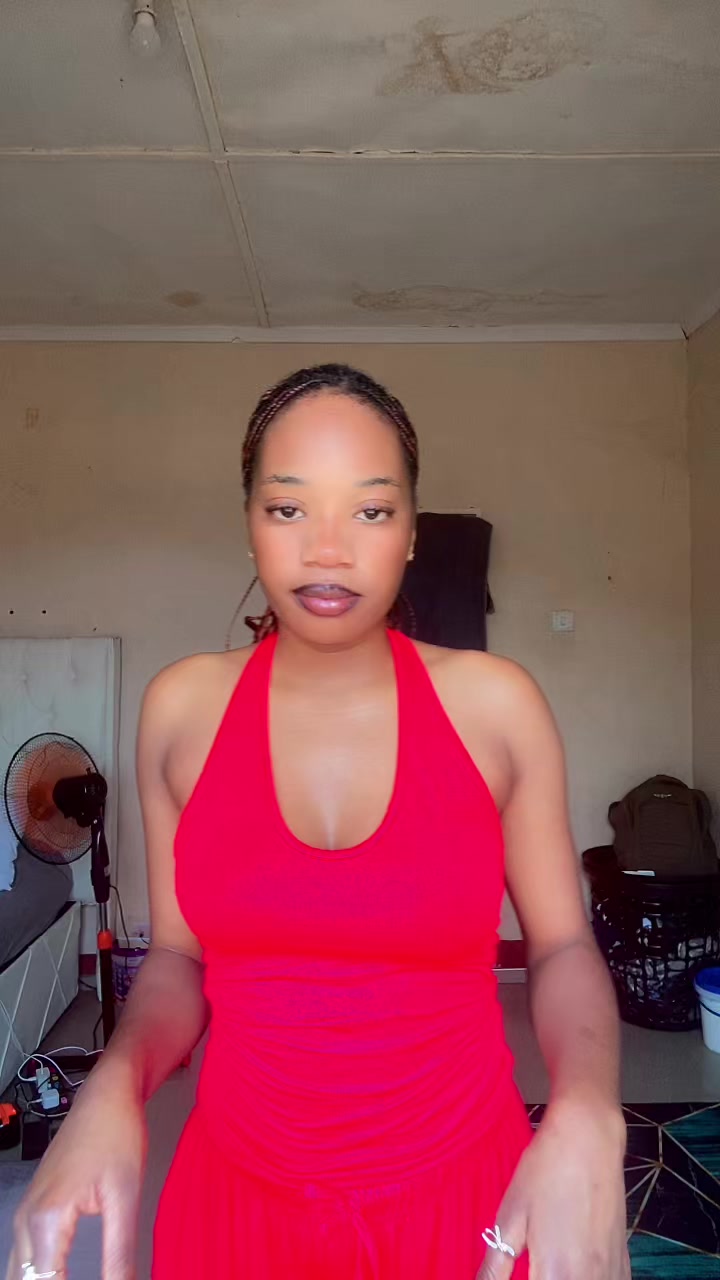 @tanishakayz