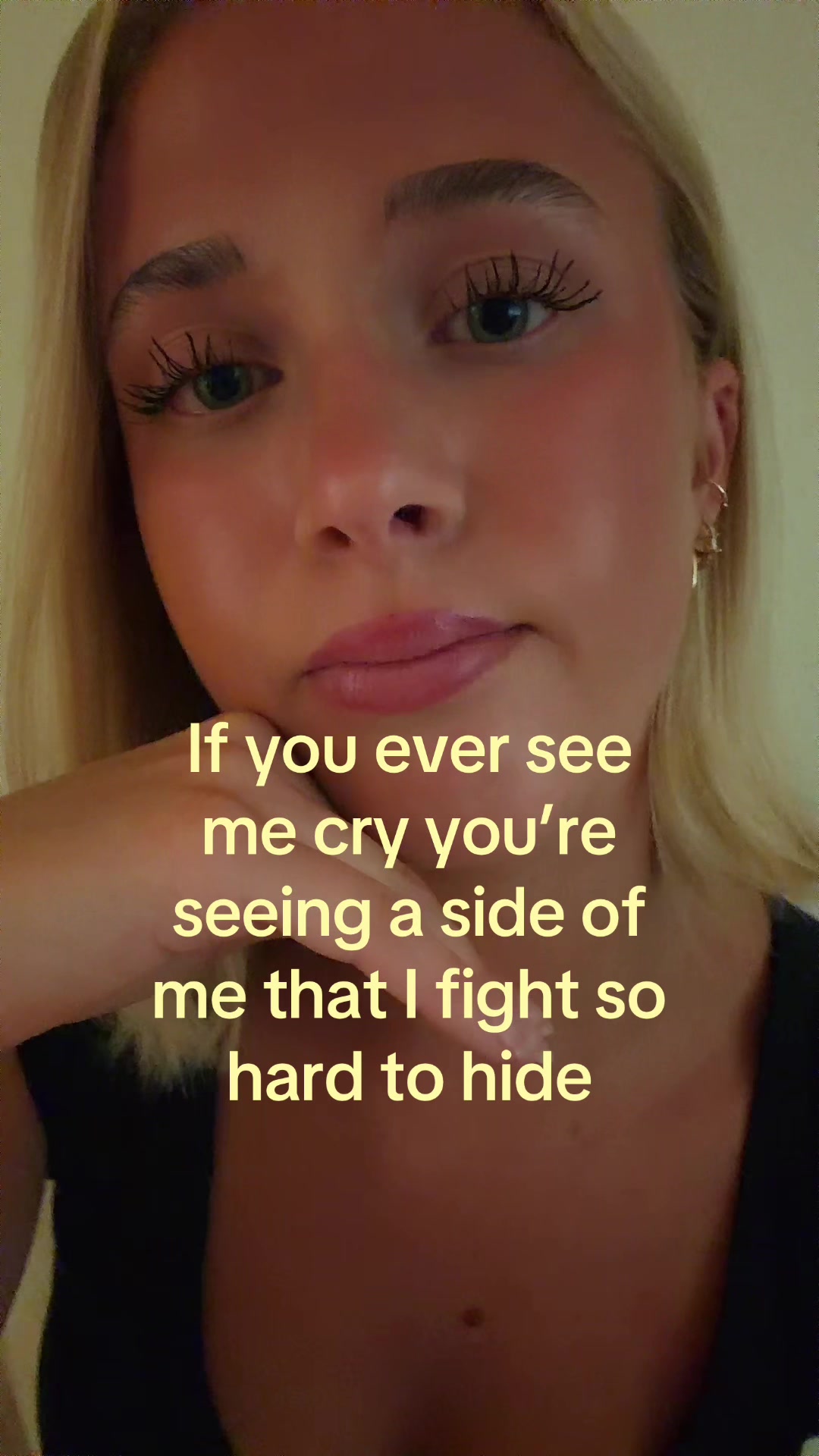 @theelliebarker
