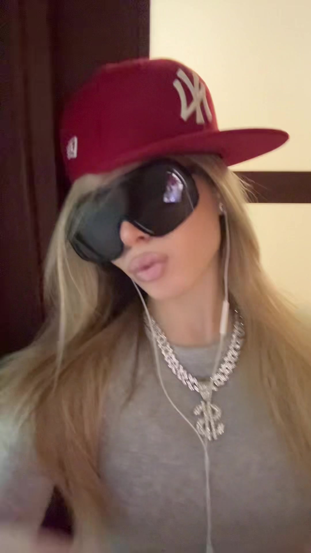 @lizzitak