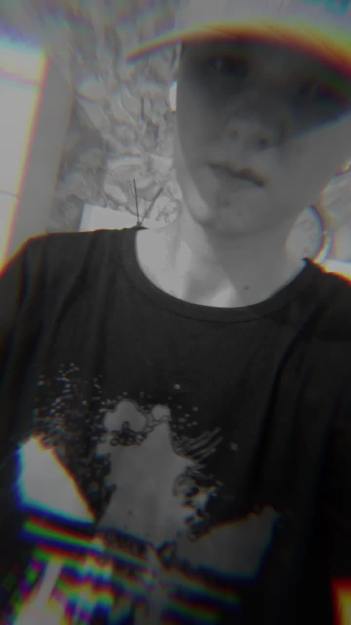 @𝓑𝓻𝓸𝓴𝓮𝓷 𝓗𝓮𝓪𝓻𝓽♡