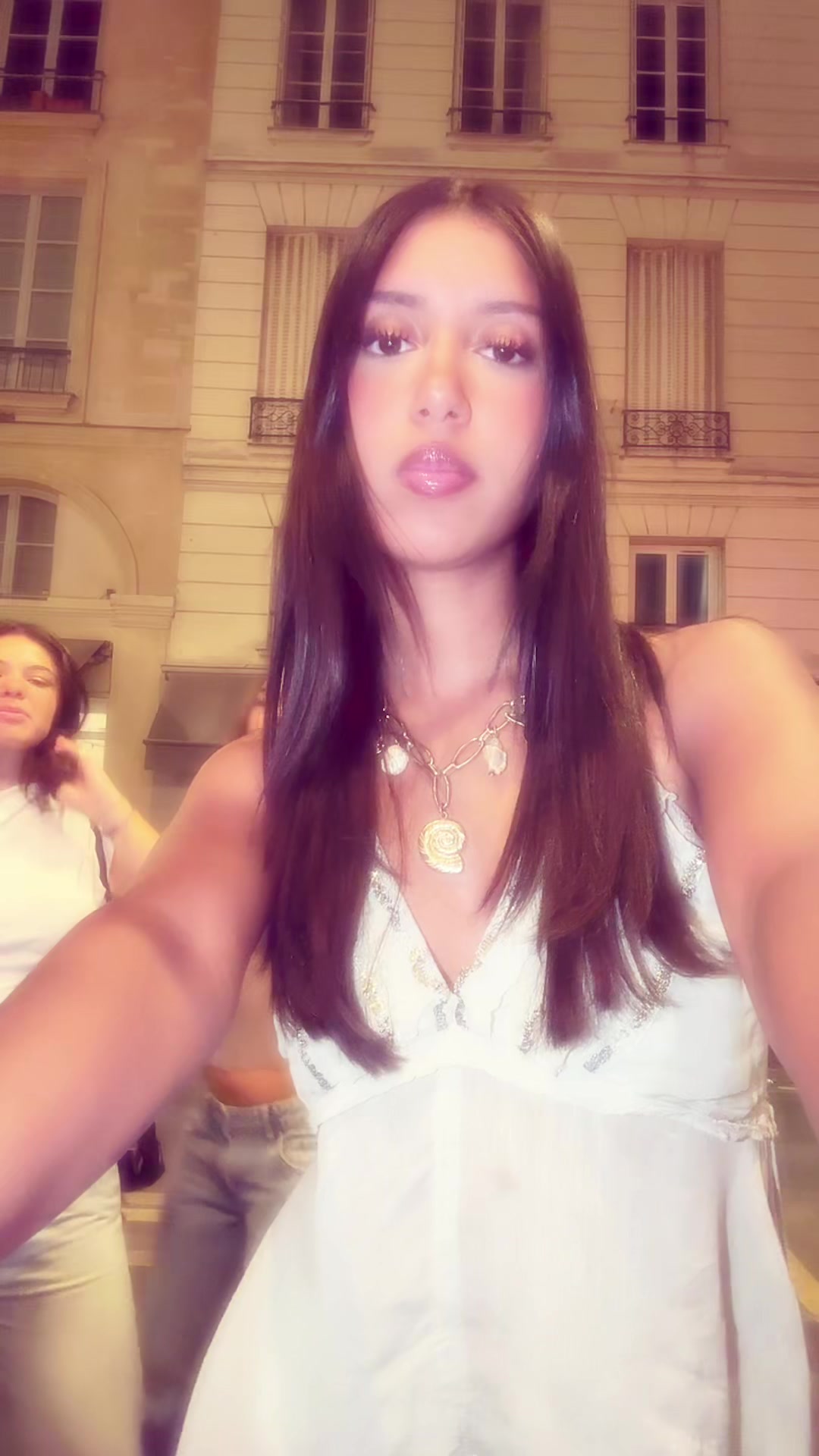 @INÈS