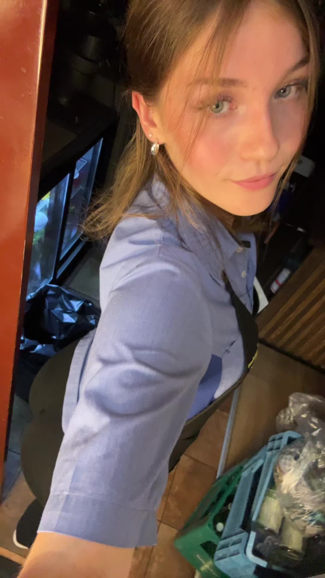 Kelly ( blondekelly.tylr) Urlebird