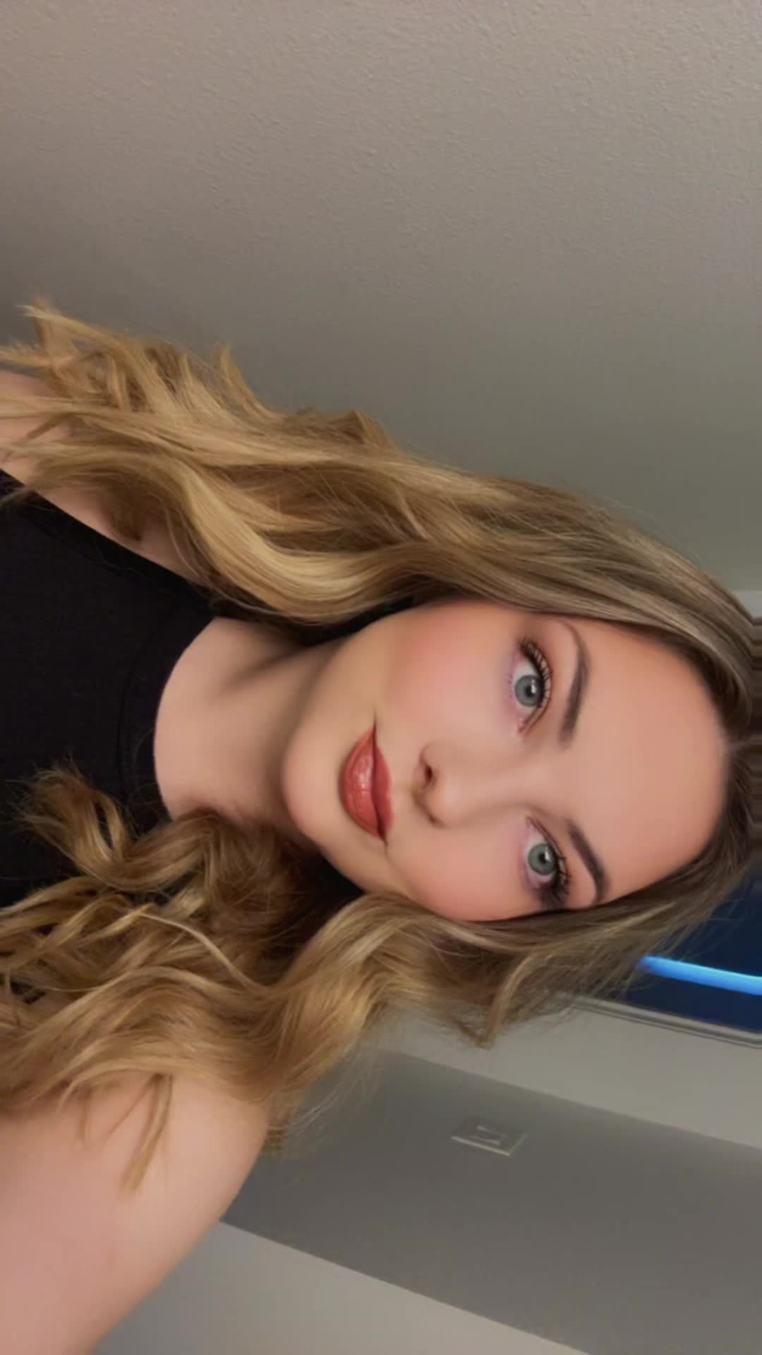 @CourtneyC23_
