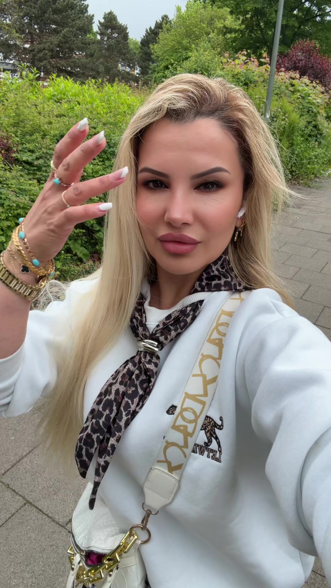 @Emoş💗
