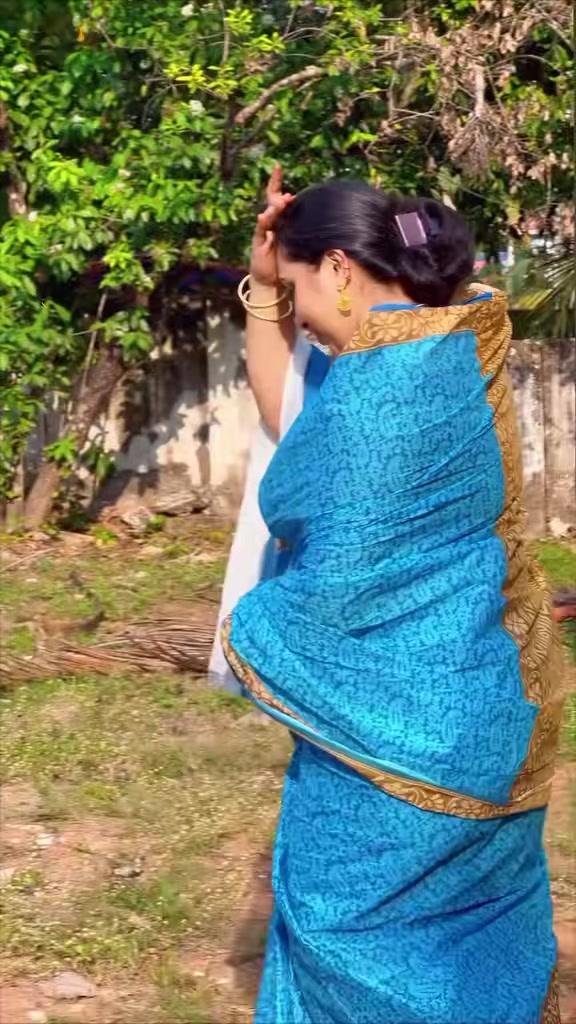 @)(সুমি চোীধুরী)(