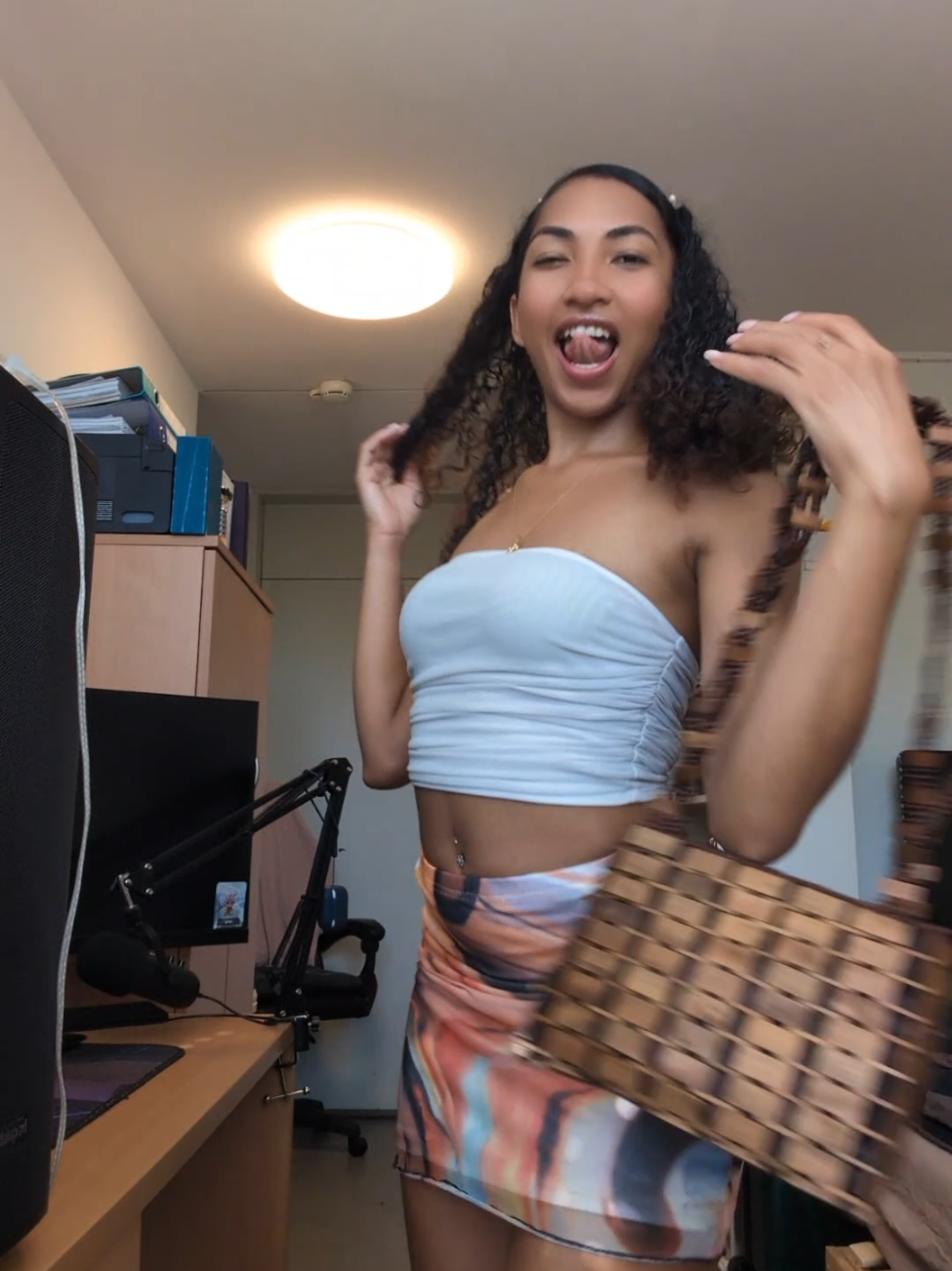 @StephanieIhari