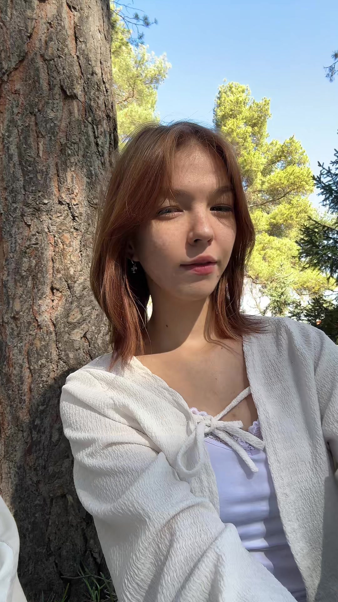 @／(･ &times; ･)＼