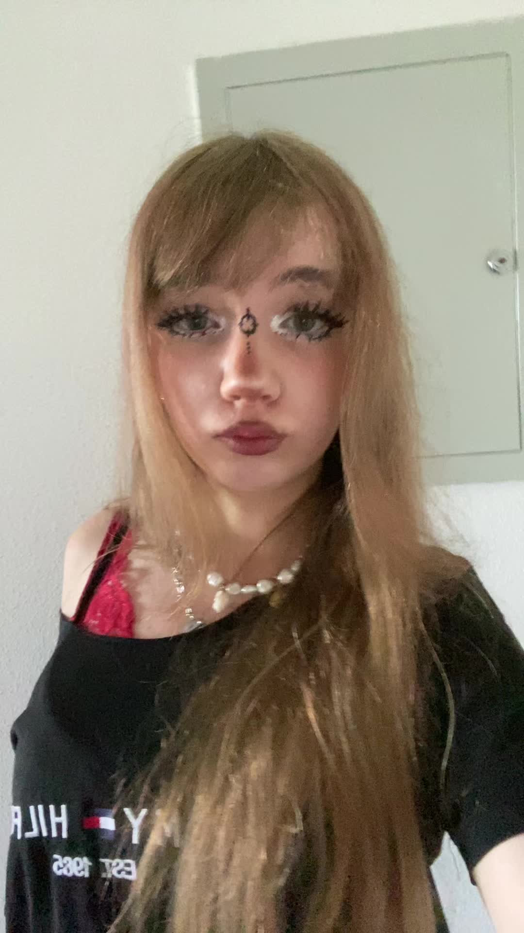 @FEMBOY GOONER ﾒ𝟶