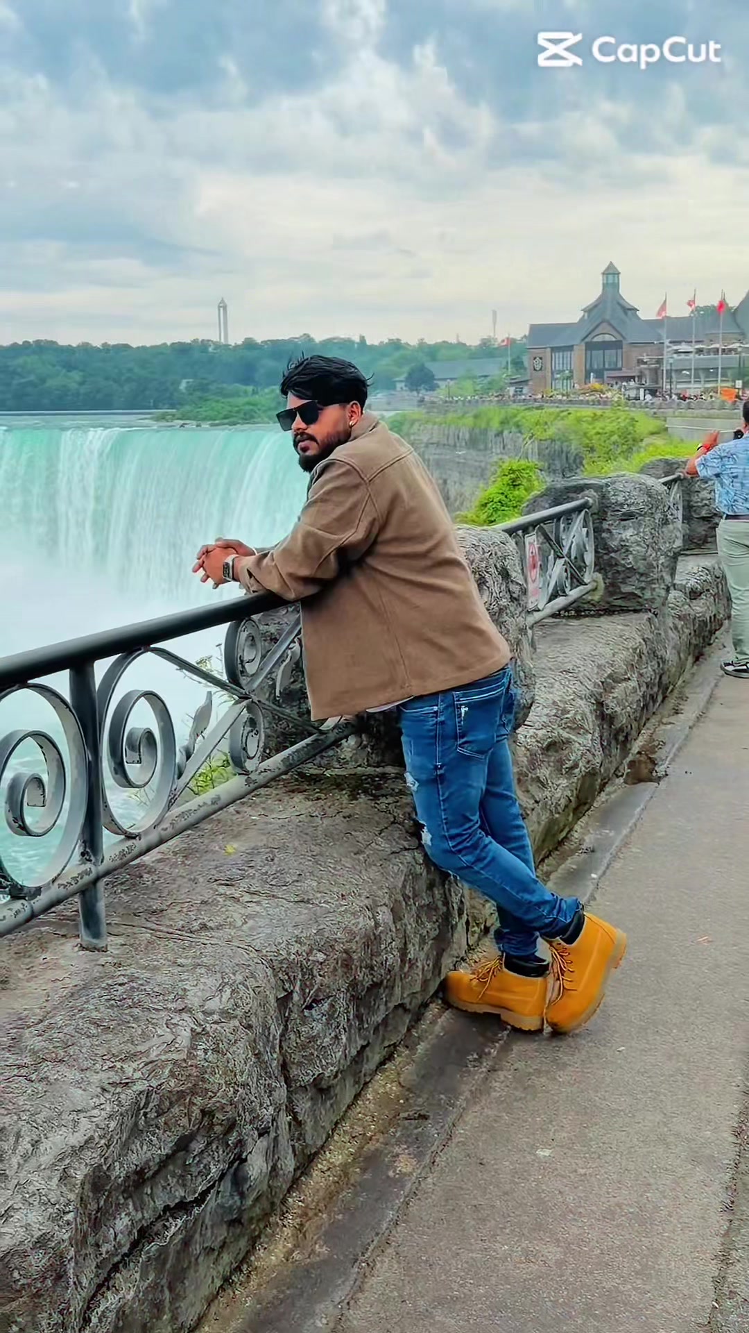 @кαятнιк 🇨🇦ѕєєиυ σffι¢ιαℓ 👑