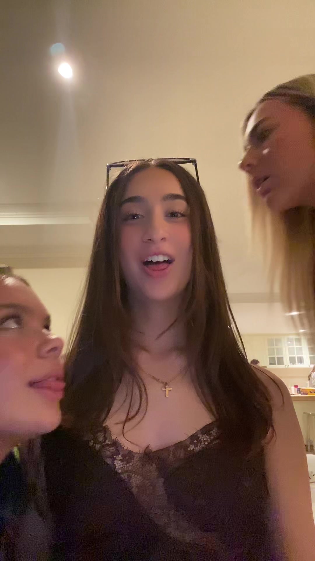 @GirlsWhoGoon