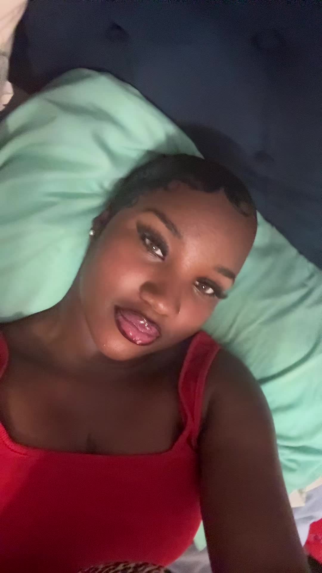 @🫵🏾