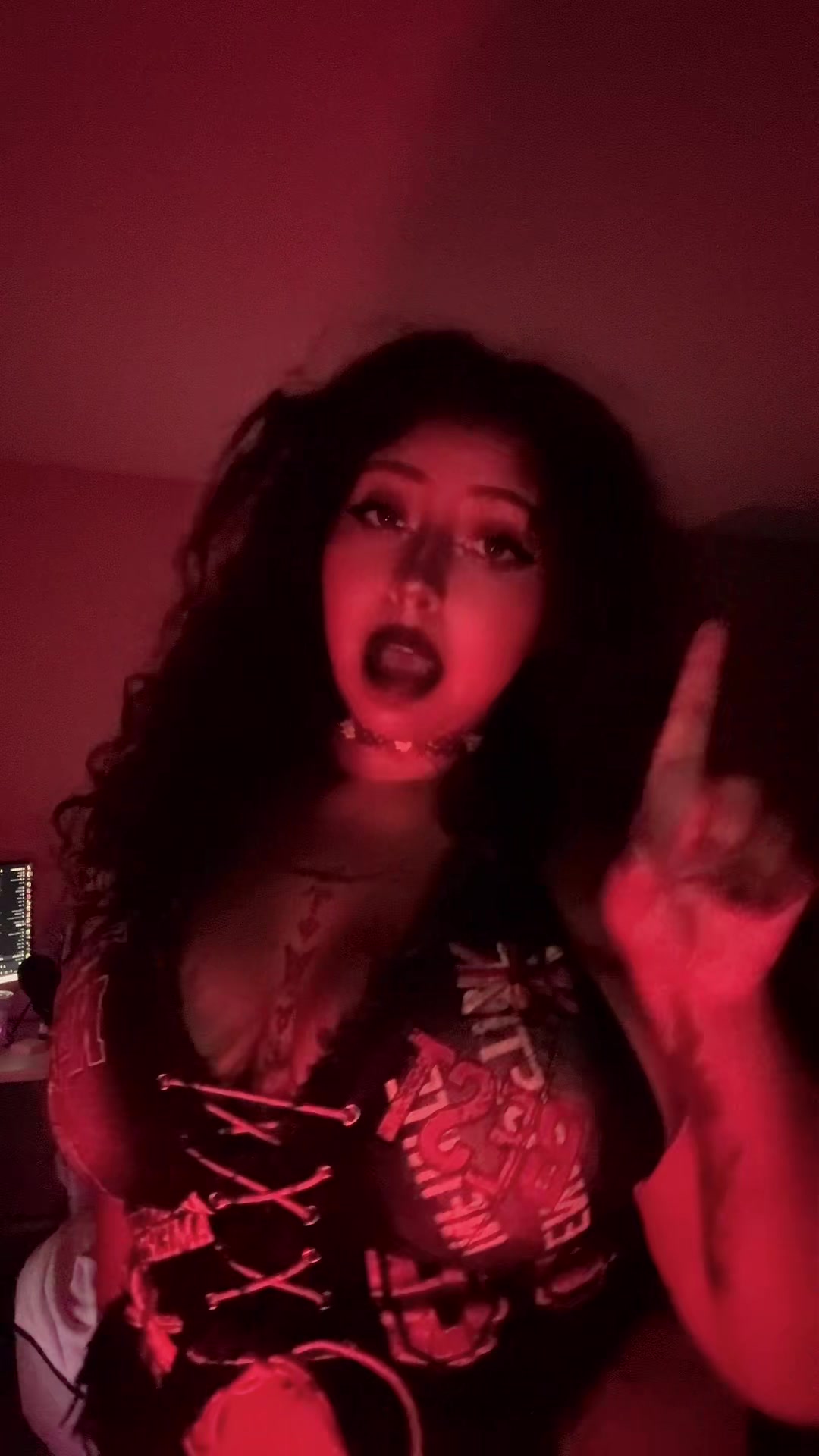 @zhalixia | Streamer