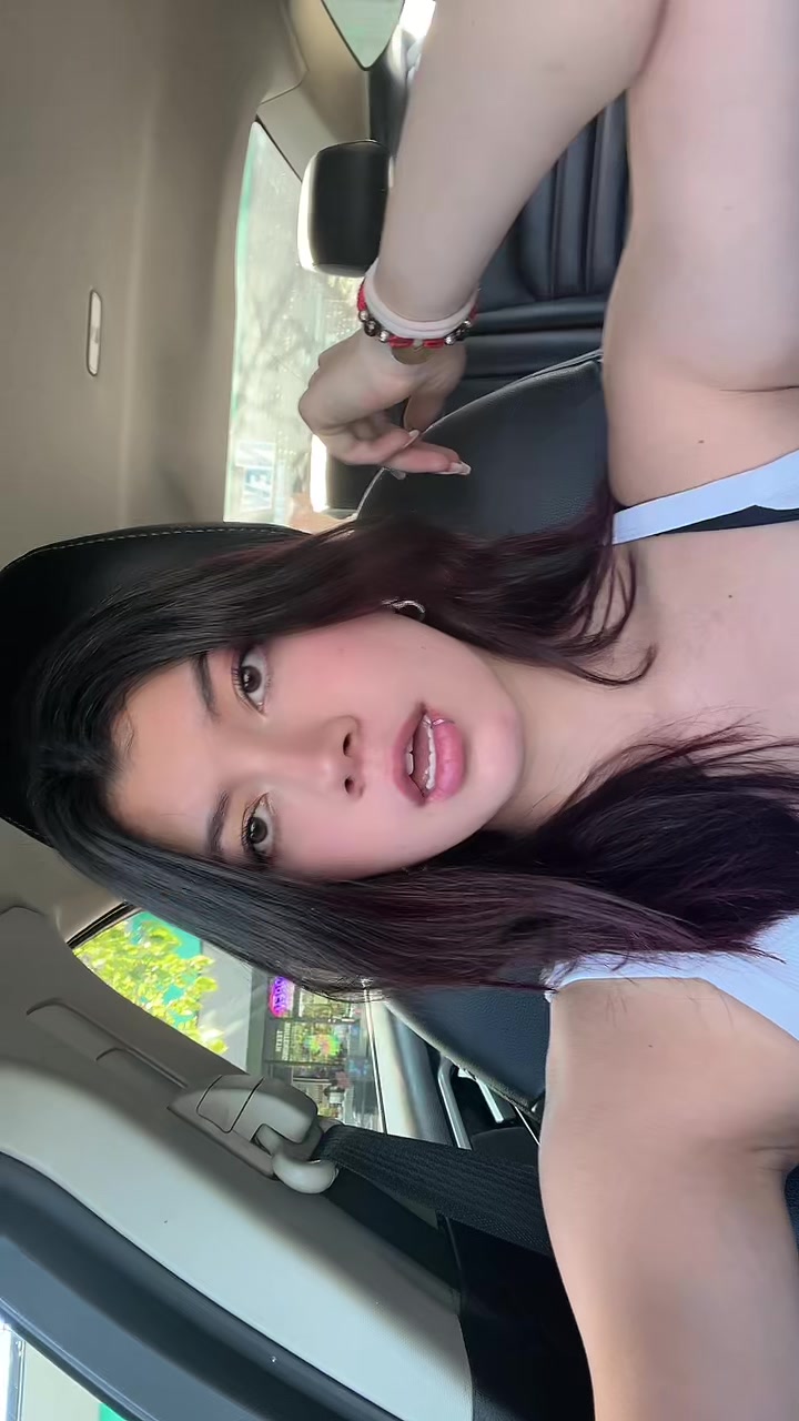 @Iamvaleria
