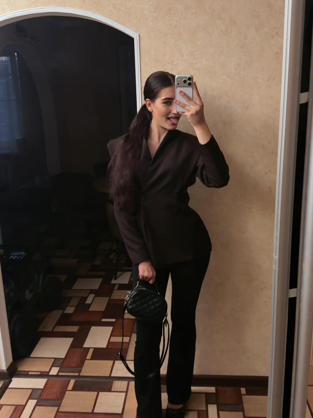 @🍷