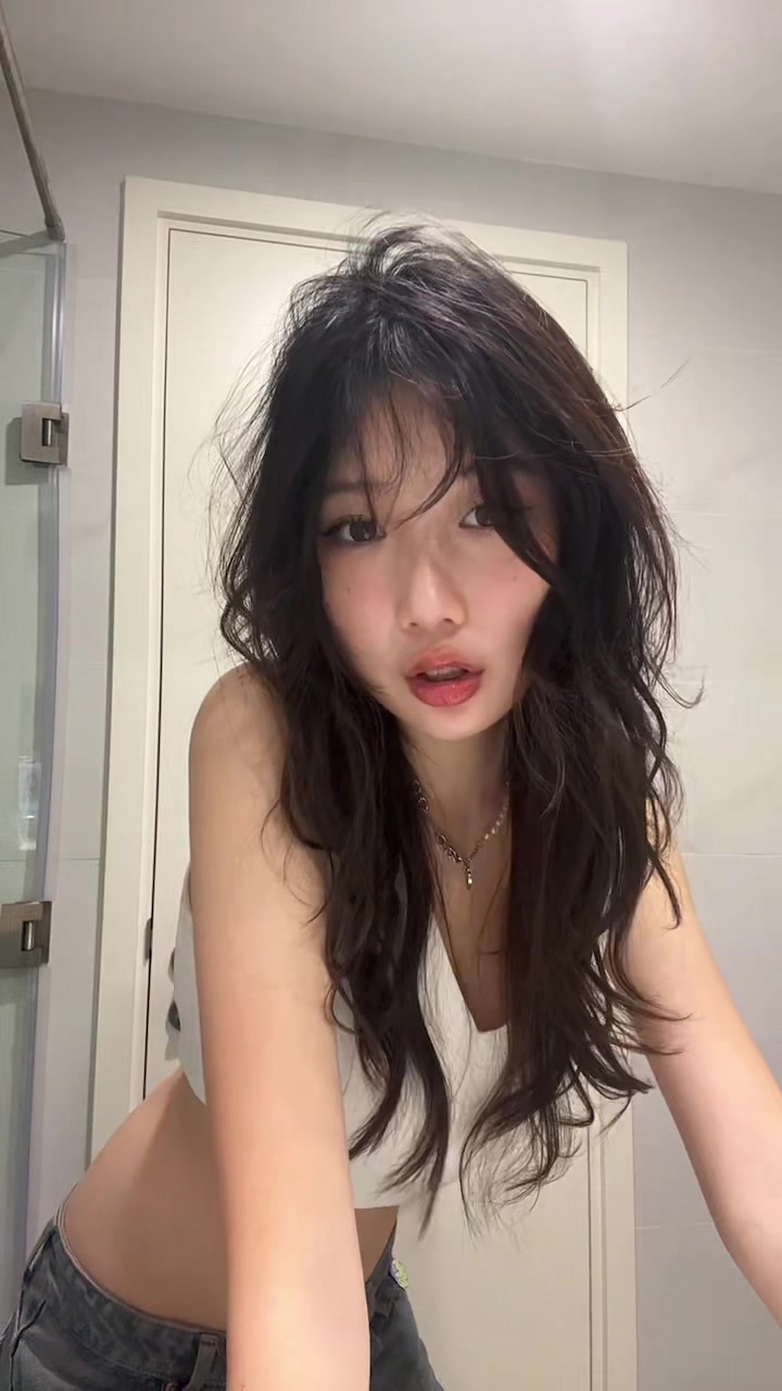 @由由