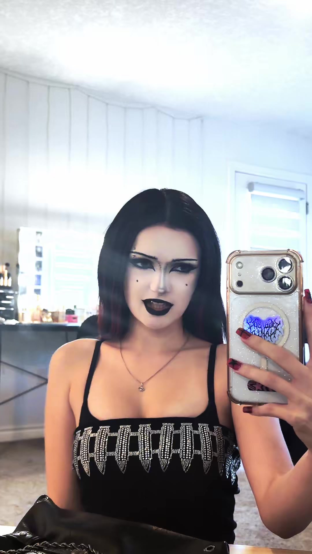 @༒︎