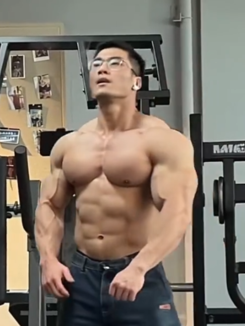 @Beautiful Muscle Male