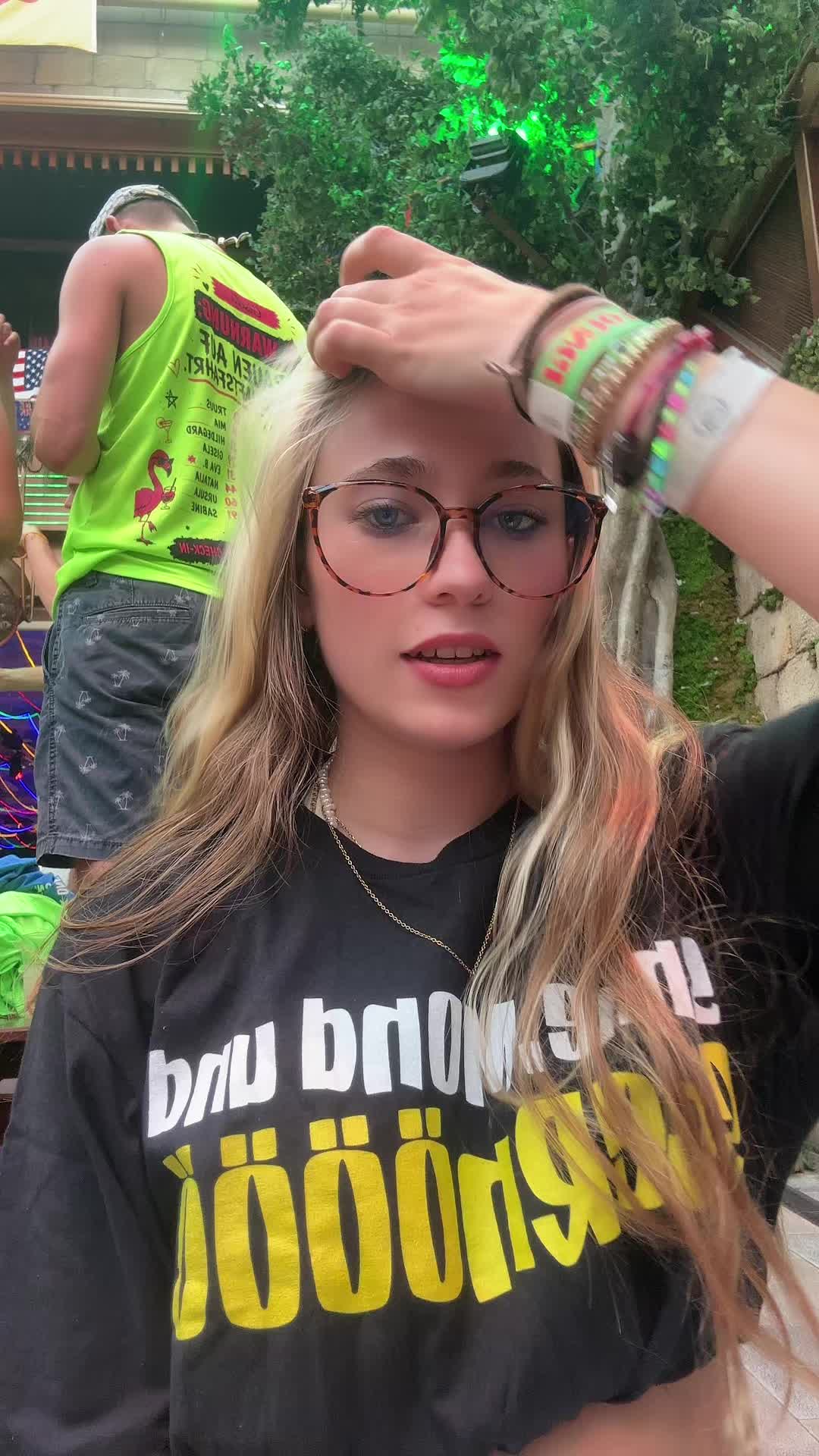 @ℳ𝑜𝓃𝒶 🦖