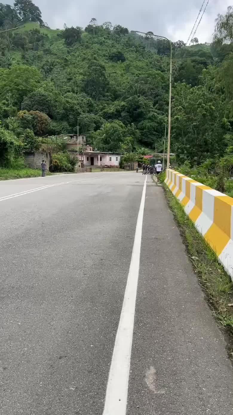 @Carlos Torress🇻🇪🇨🇳