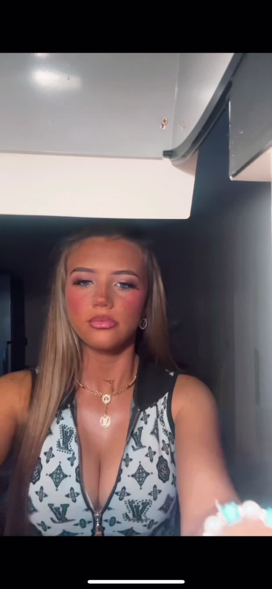 @,