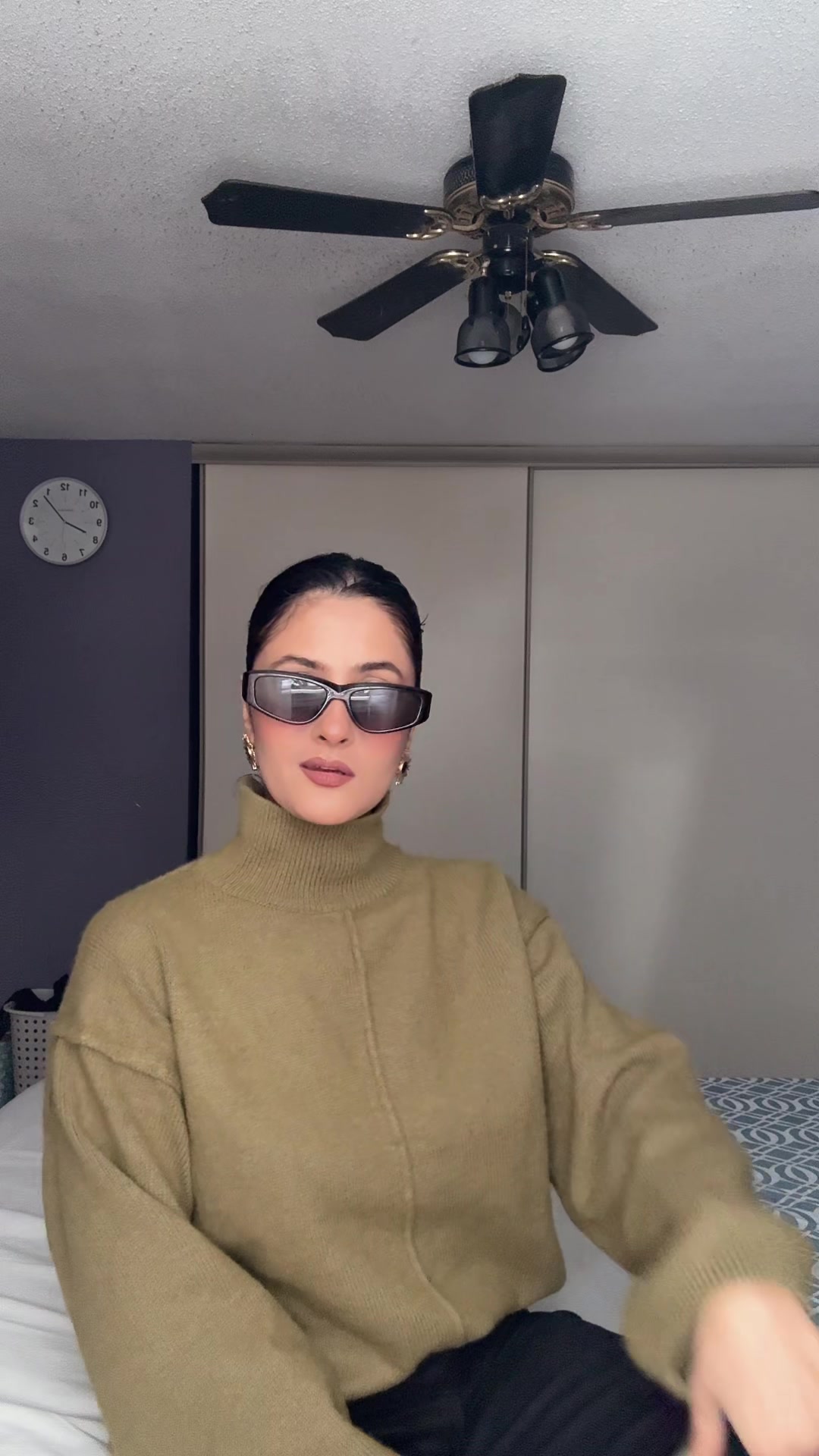 @Ajnabi