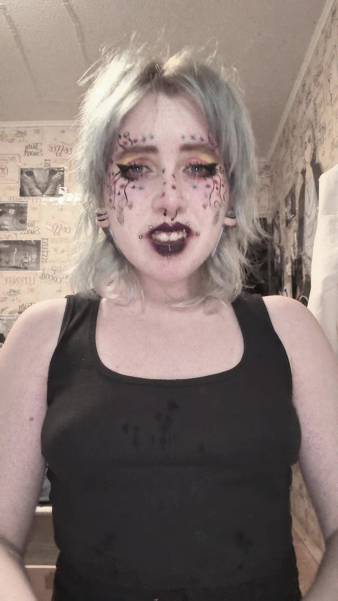 @𝐛𝐚𝐭🕸she/her