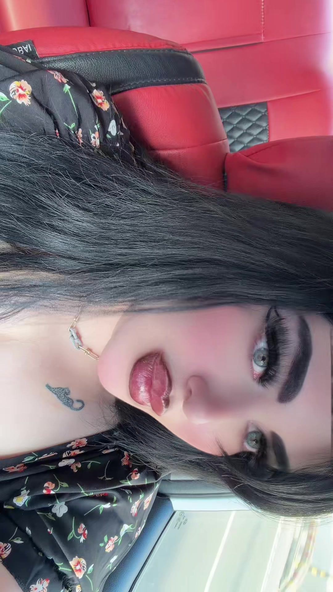 @Sophia_sophi888