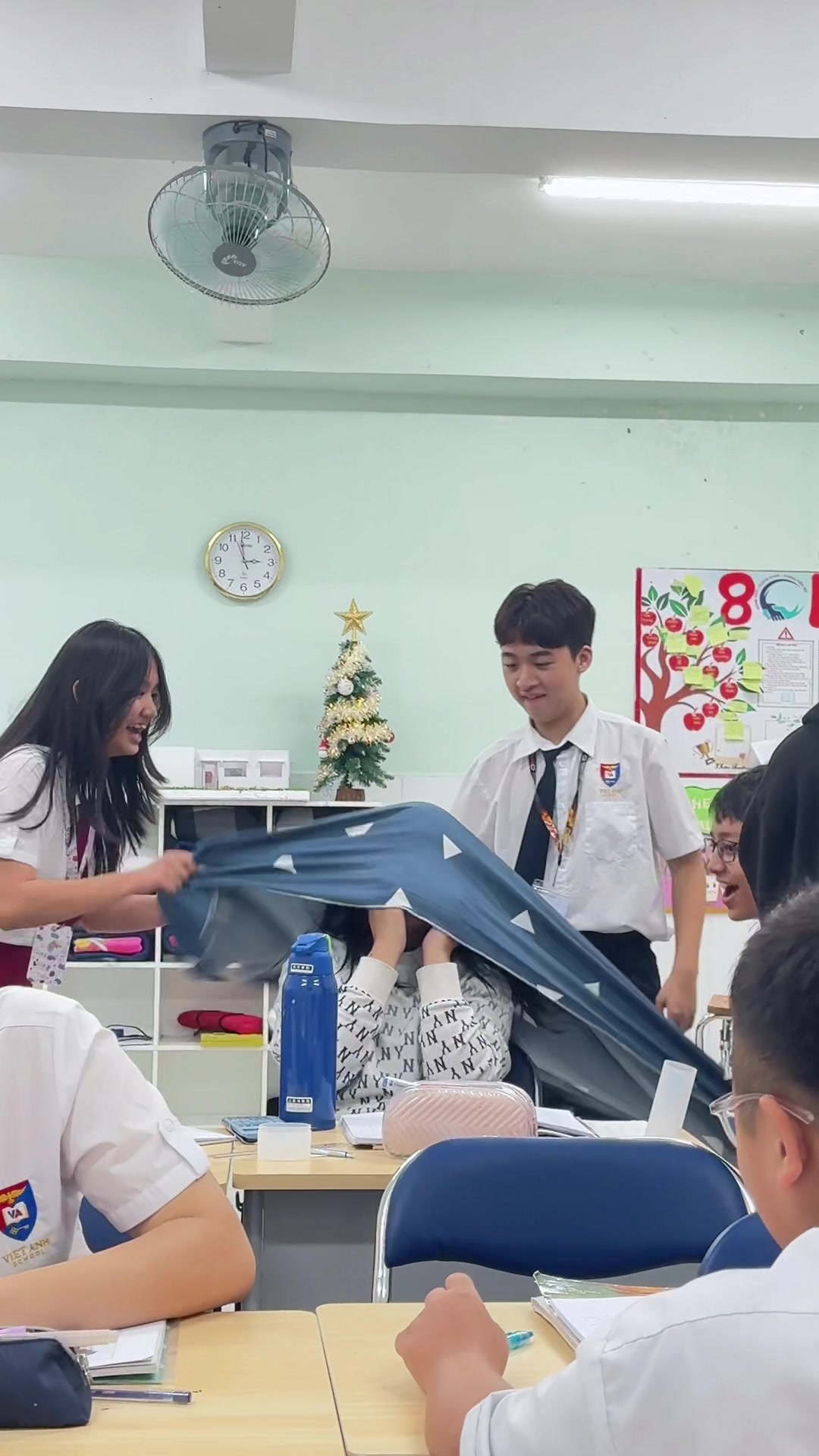 @Hiển