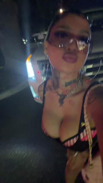 @pinkybaddazz