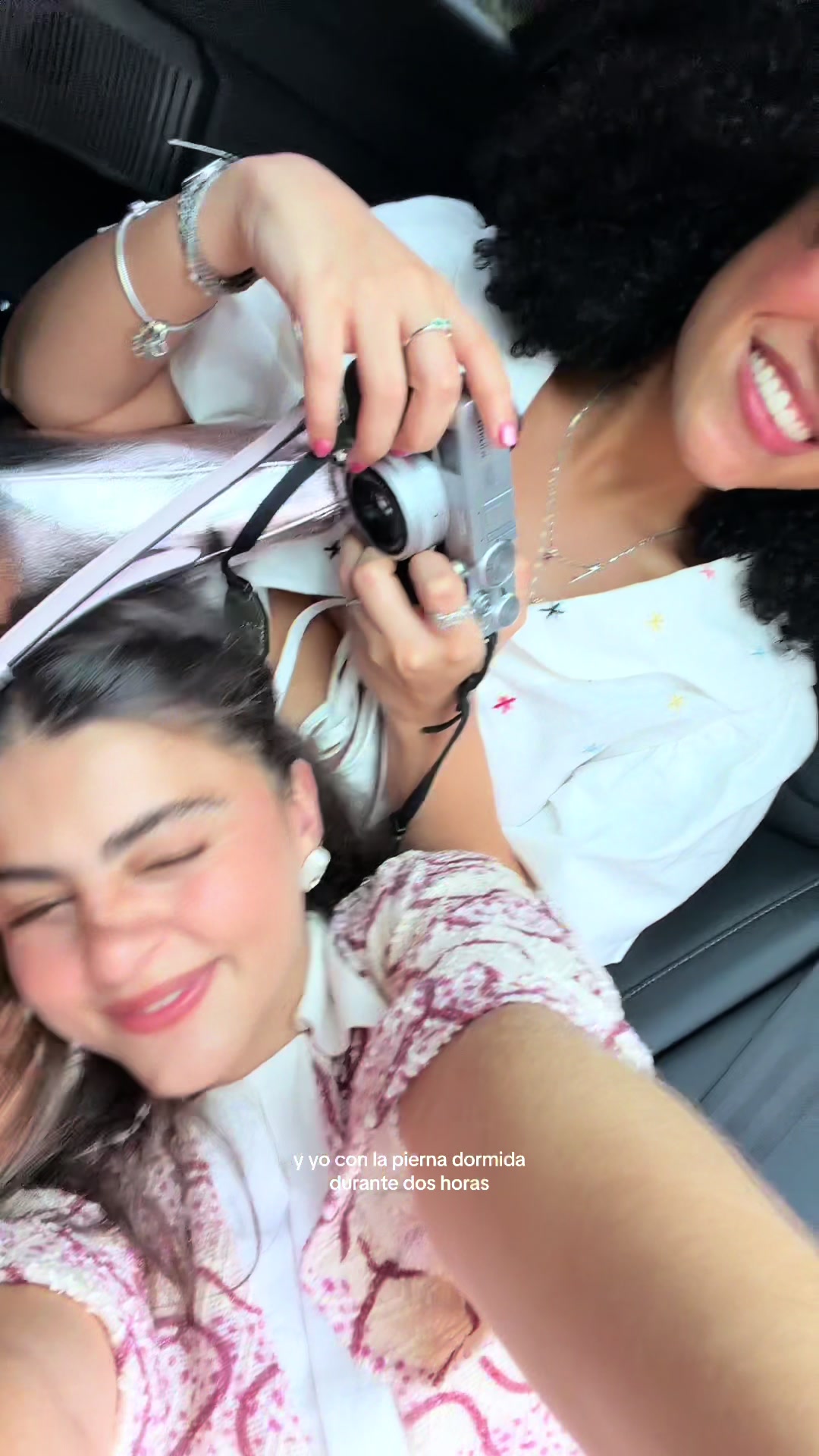 @Ana 👩🏻 y Virginia 👩🏾&zwj;🦱